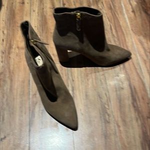 Nine West Tan Suede High Heel Ankle Boots - size 9.5